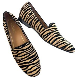 EUC Vionic Leather Willa Loafers Animal Print Size 7